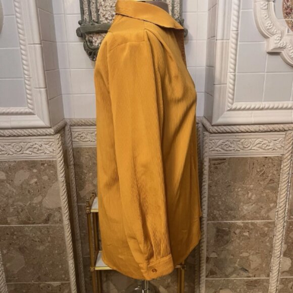 KATHIE LEE. Size 12. Mustard Color. Long Sleeve. Textured Poly Blouse. B5 - Picture 4 of 7